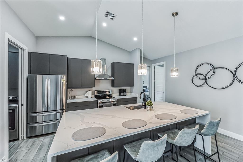 4618 Catalina LN