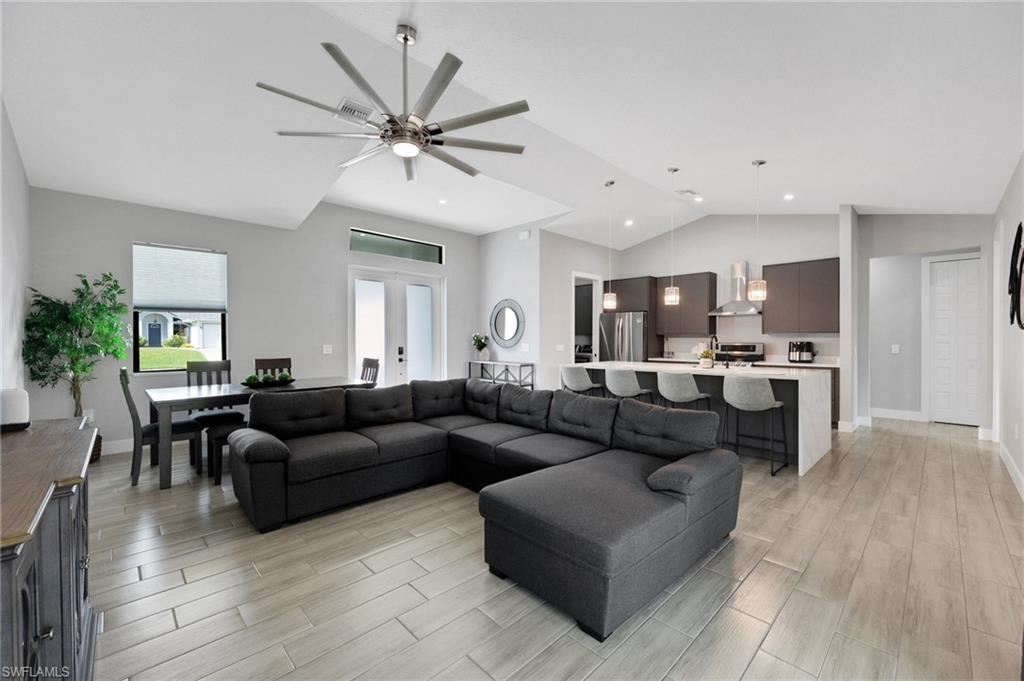 4618 Catalina LN