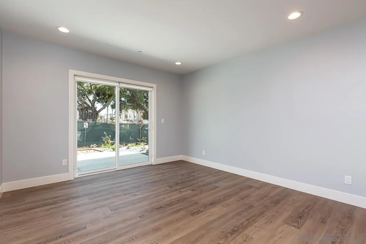1438 Hornblend St.