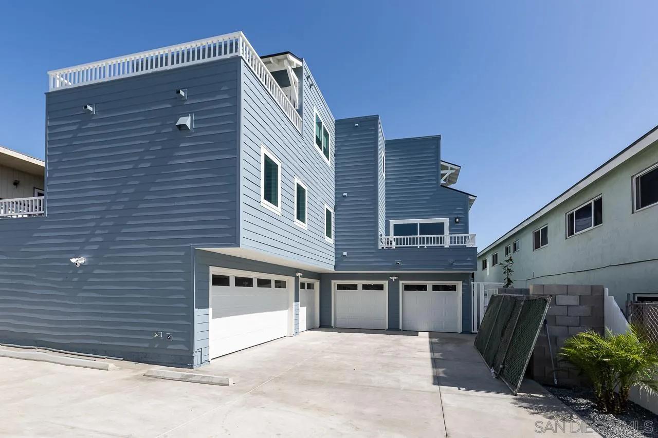 1438 Hornblend St.