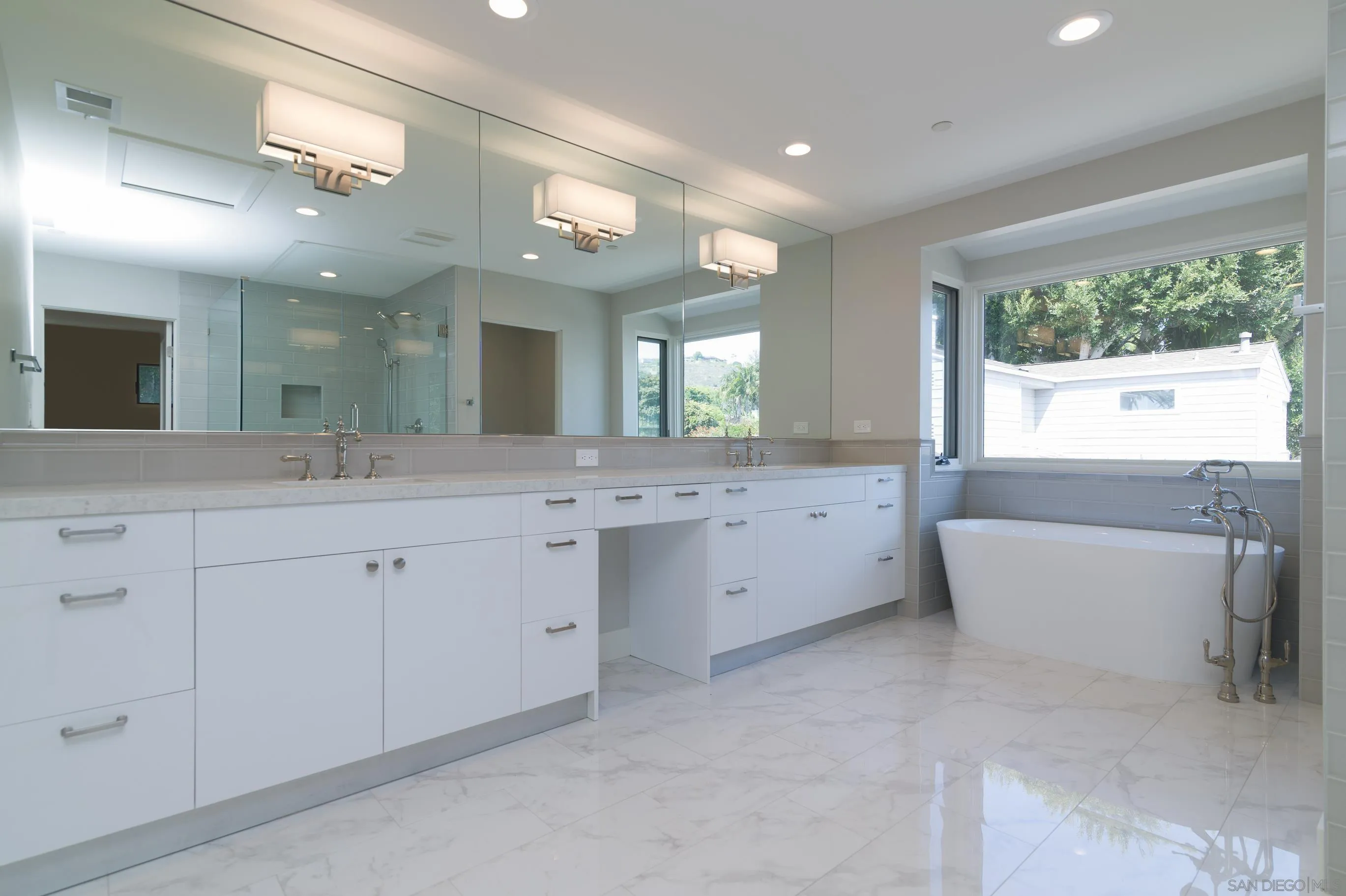 5845 Camino De La Costa