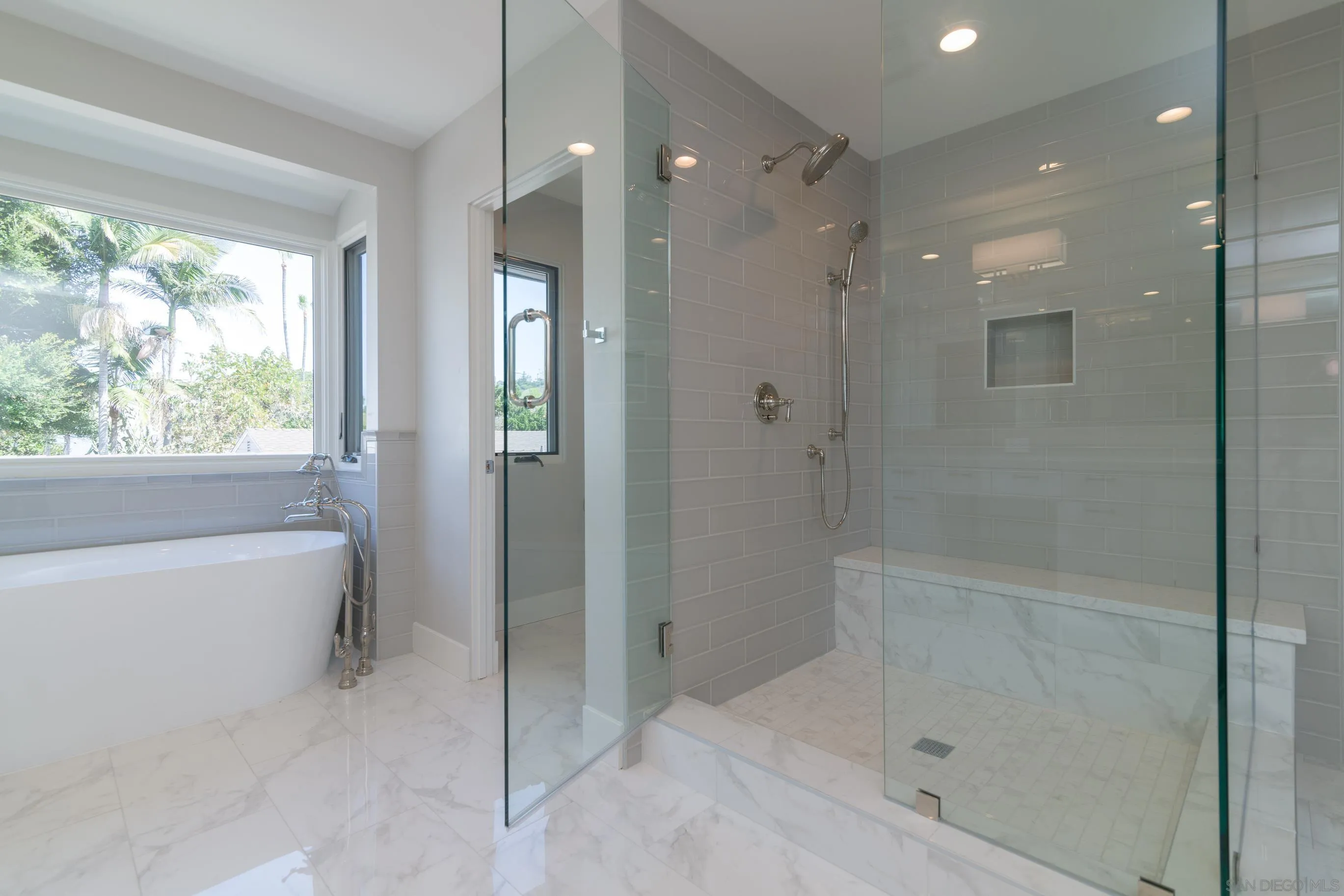 5845 Camino De La Costa