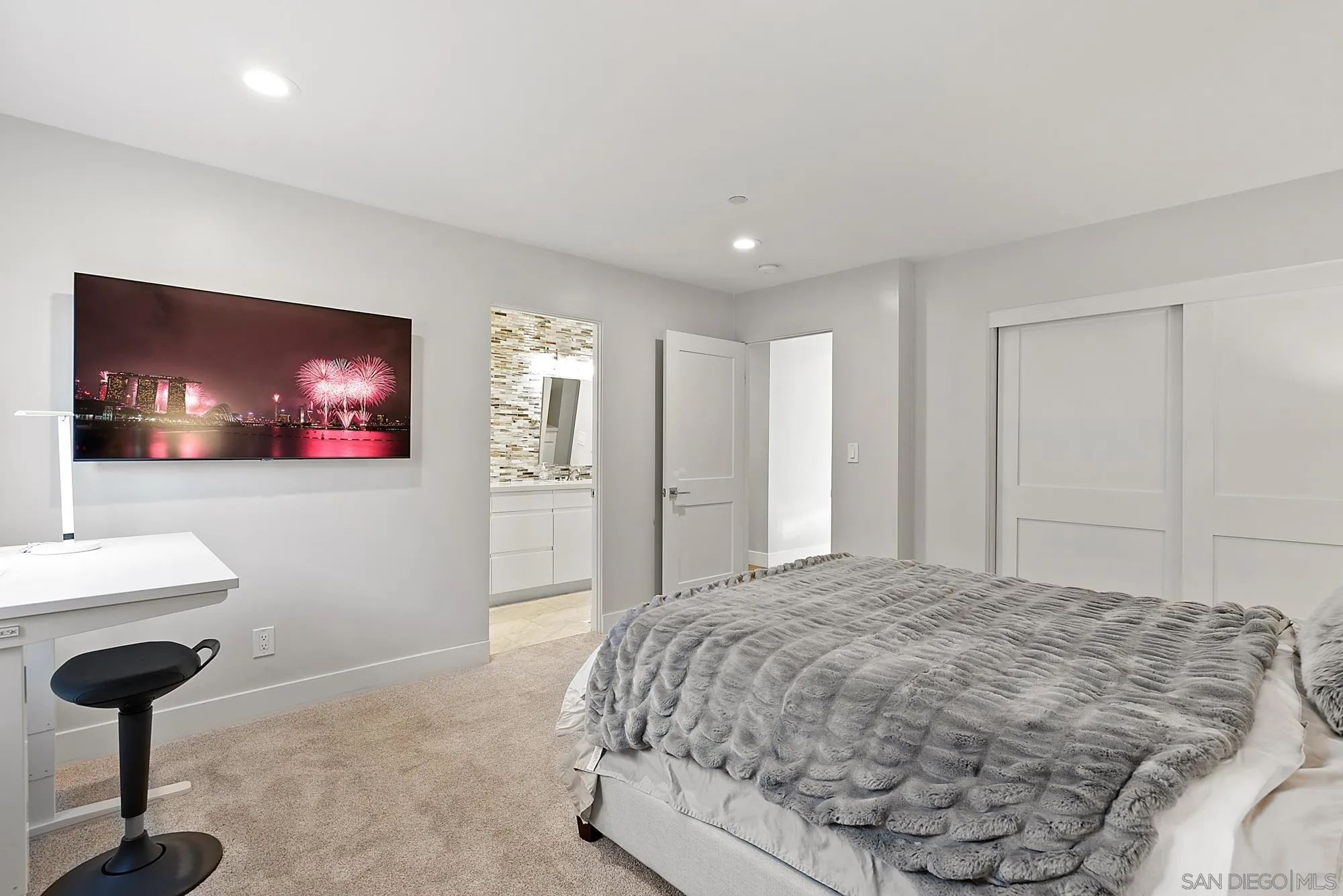 5845 Camino De La Costa