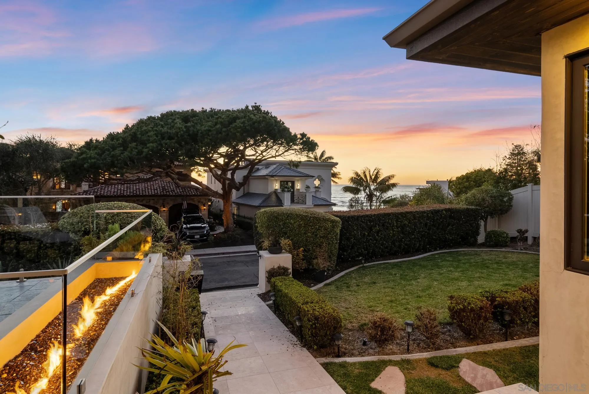 5845 Camino De La Costa