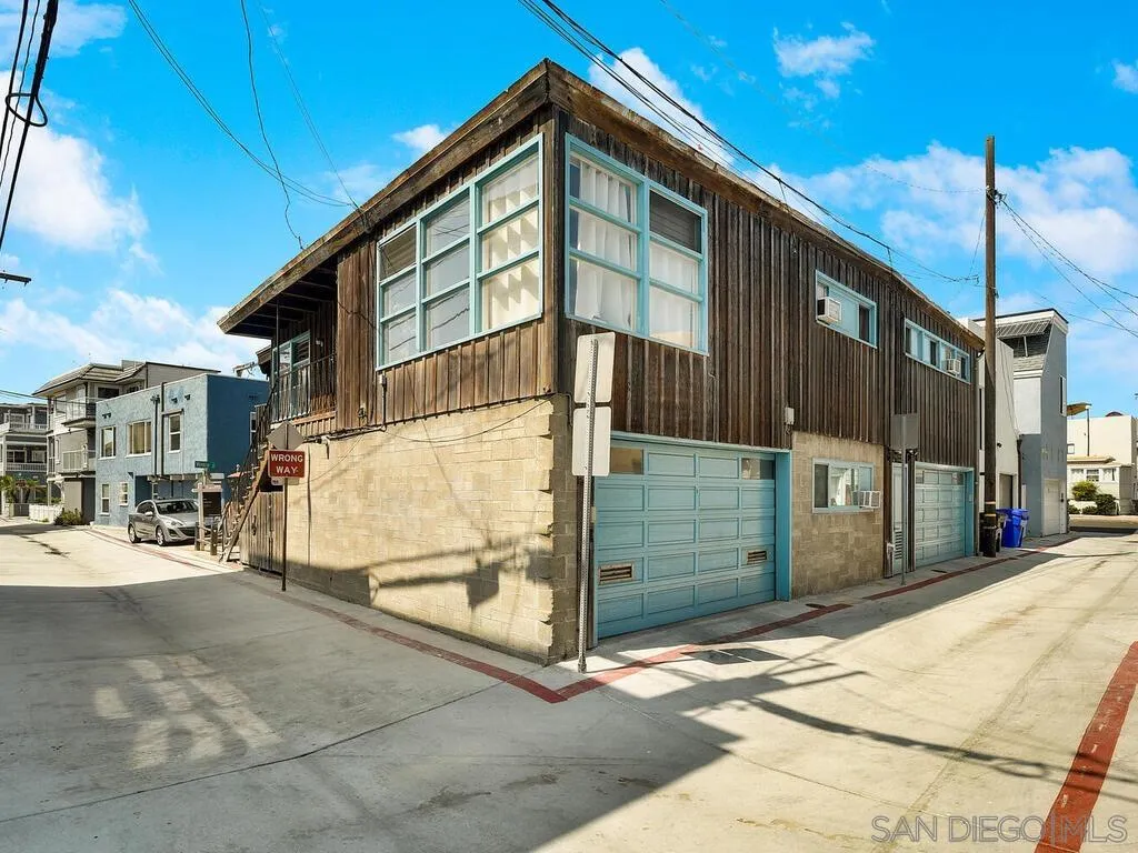 810-818 Venice Ct