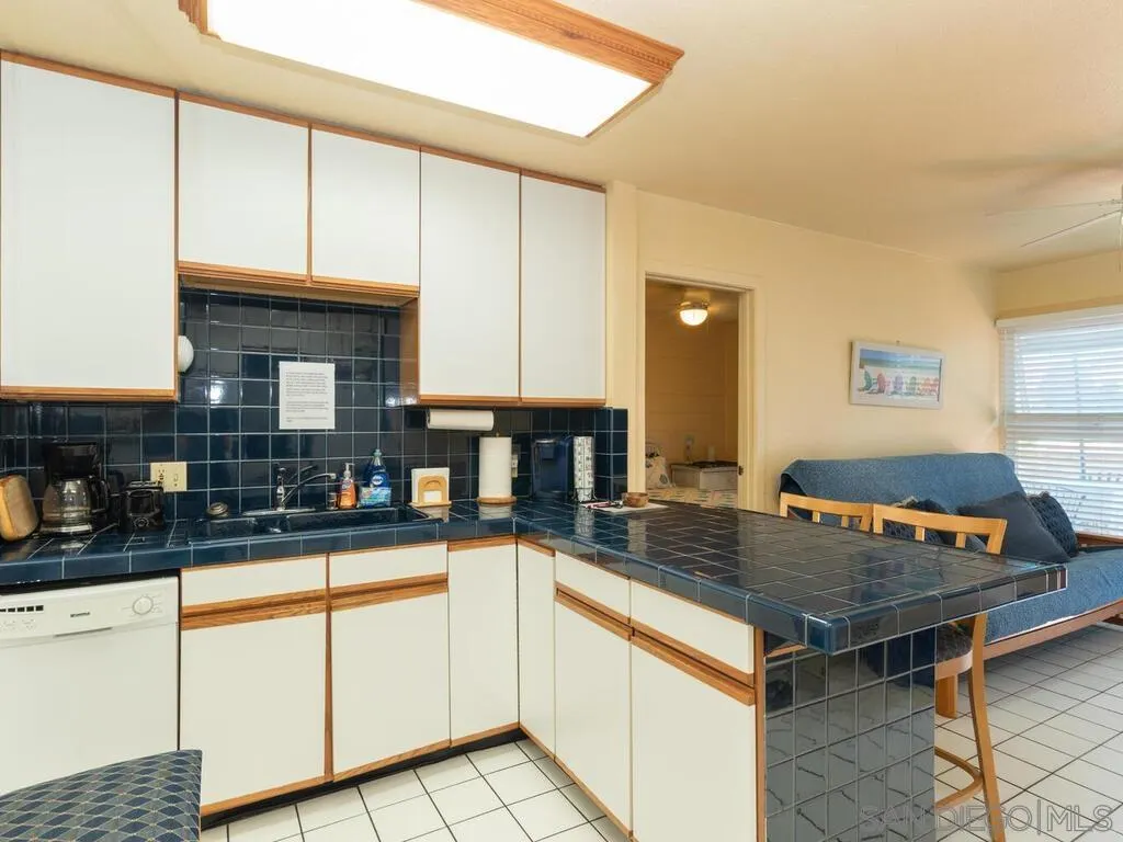 810-818 Venice Ct