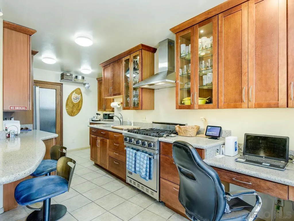 810-818 Venice Ct