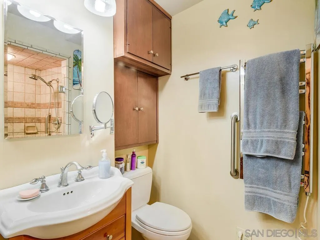 810-818 Venice Ct