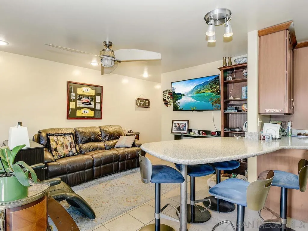 810-818 Venice Ct