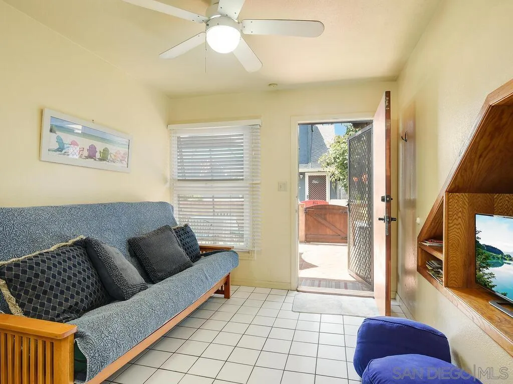 810-818 Venice Ct