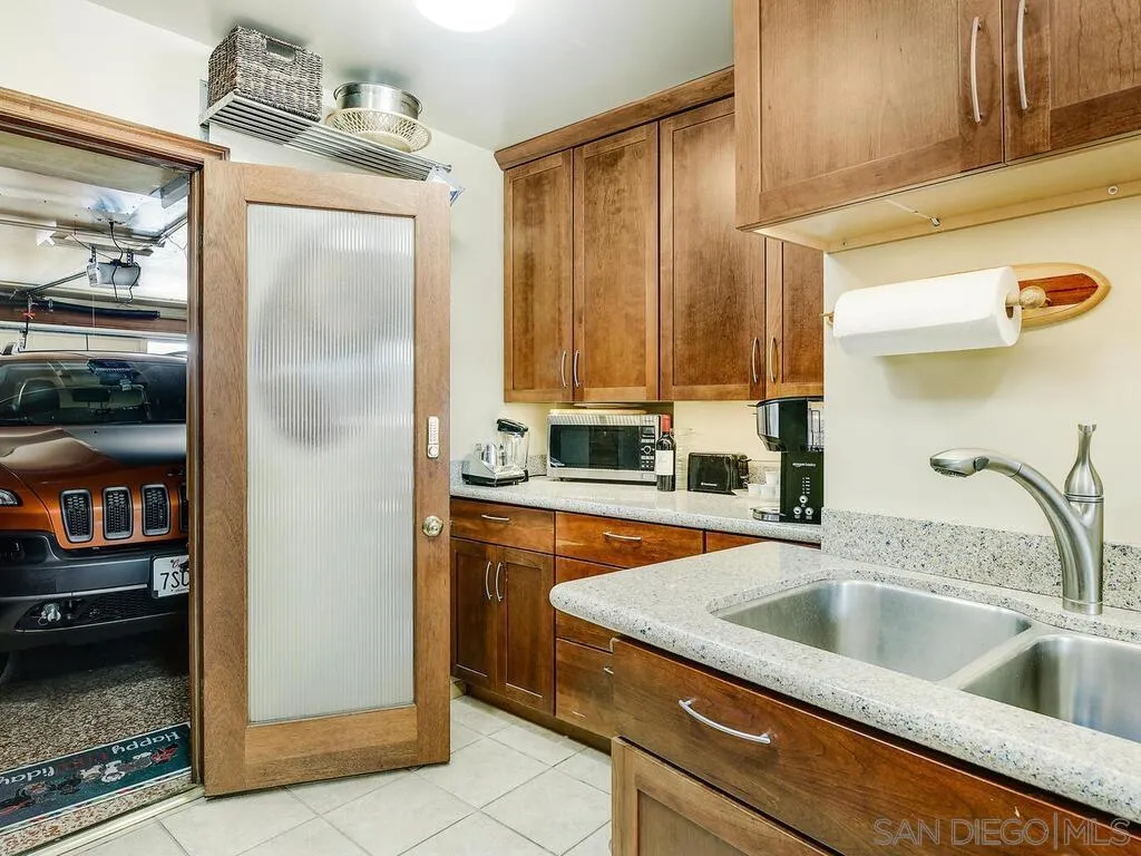 810-818 Venice Ct