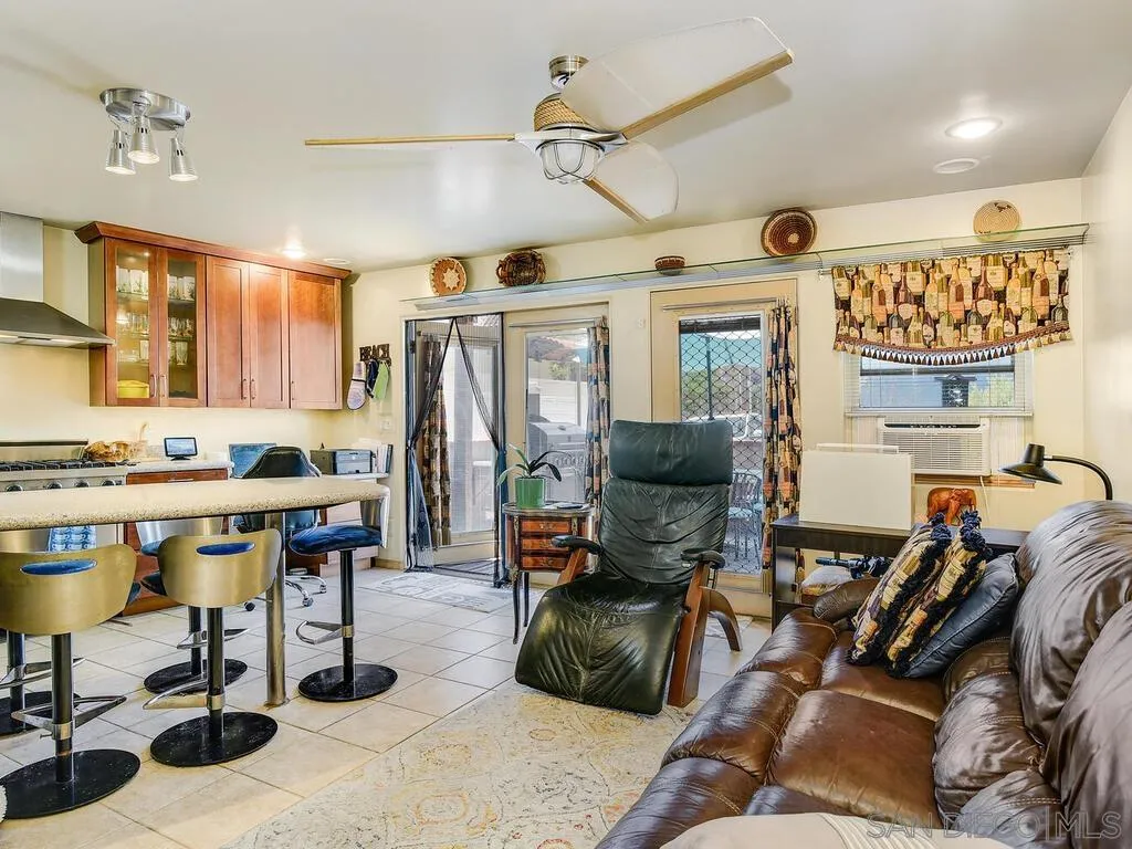 810-818 Venice Ct