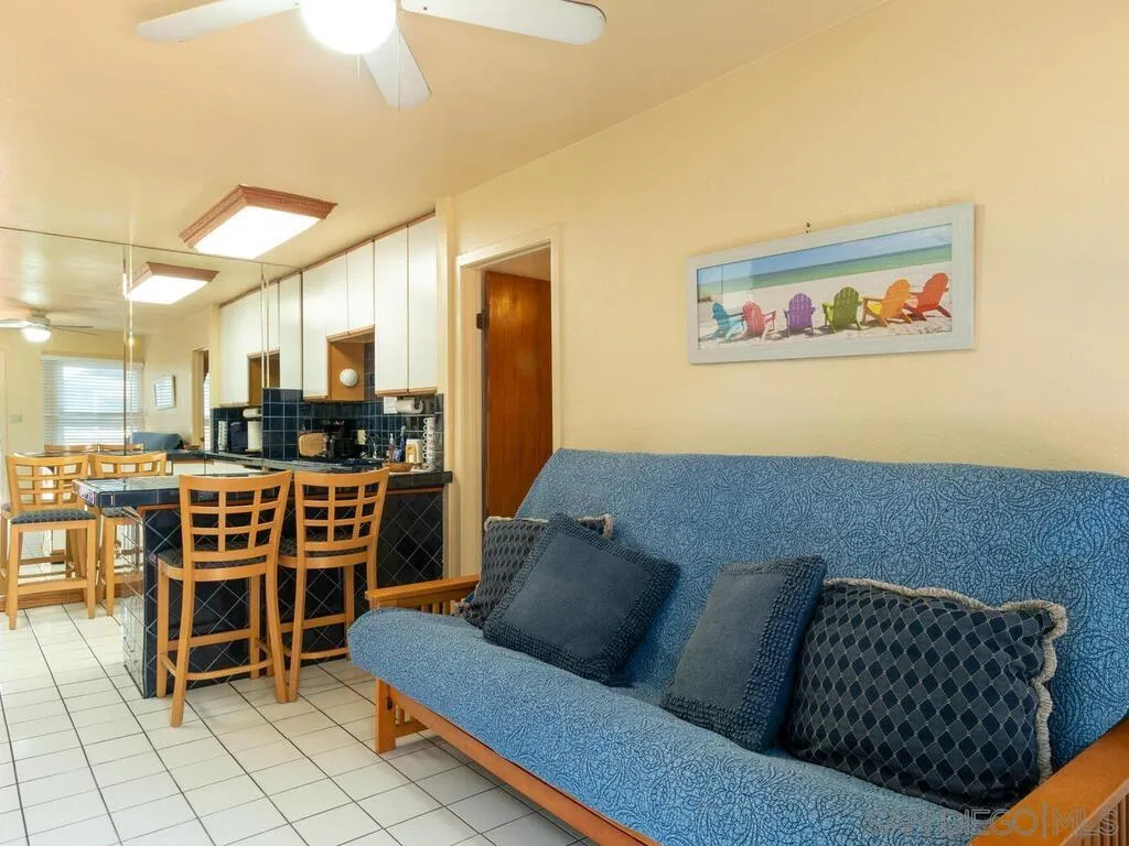 810-818 Venice Ct