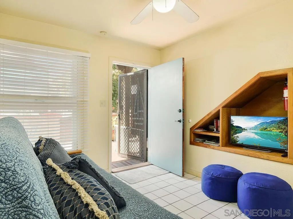 810-818 Venice Ct