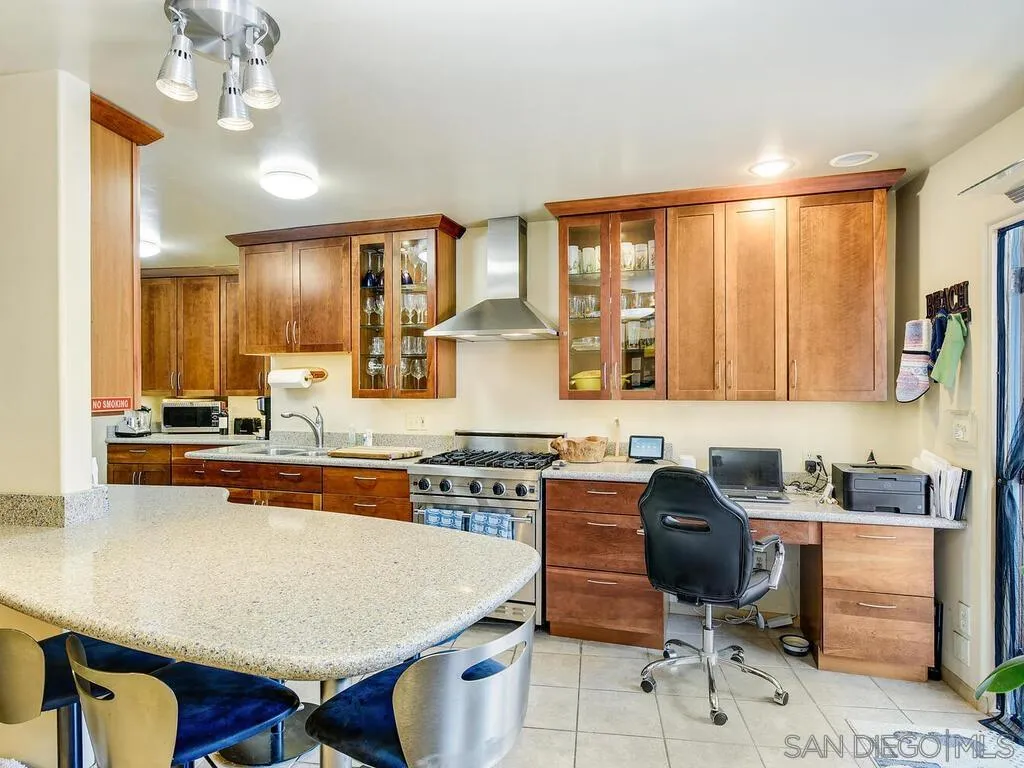 810-818 Venice Ct