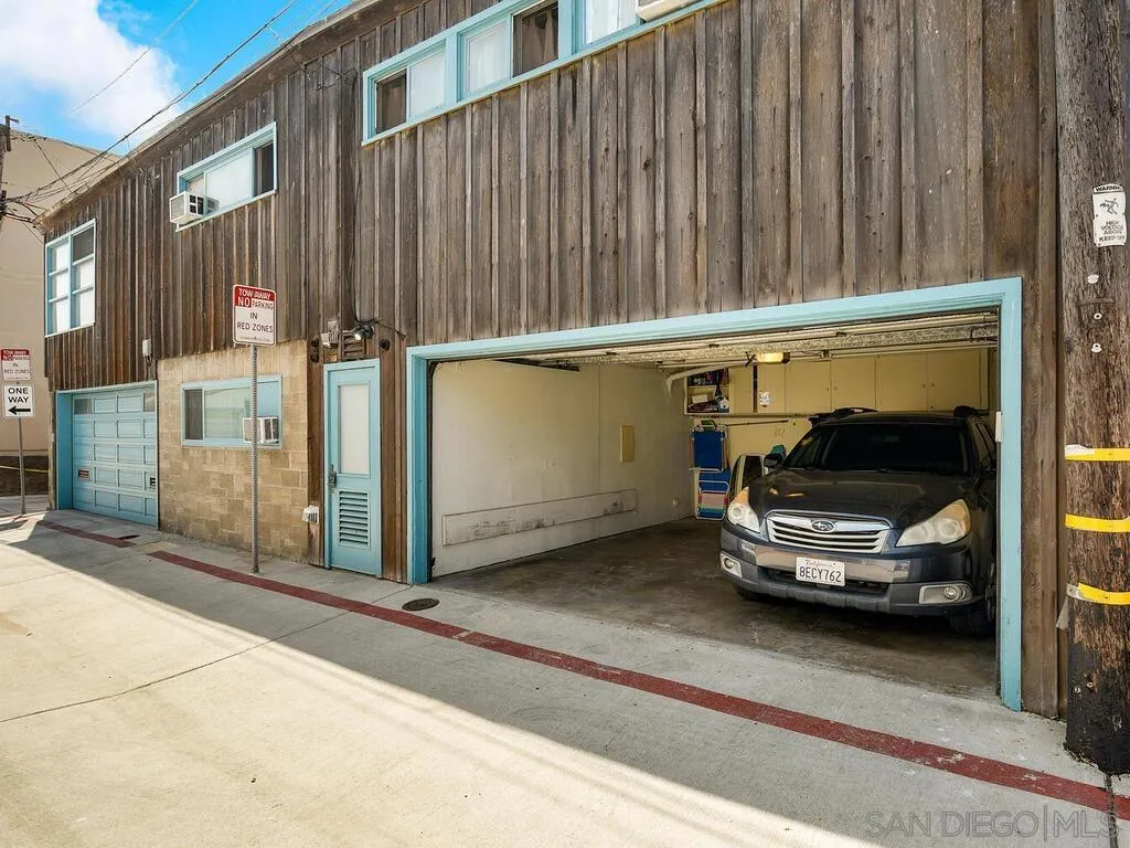 810-818 Venice Ct