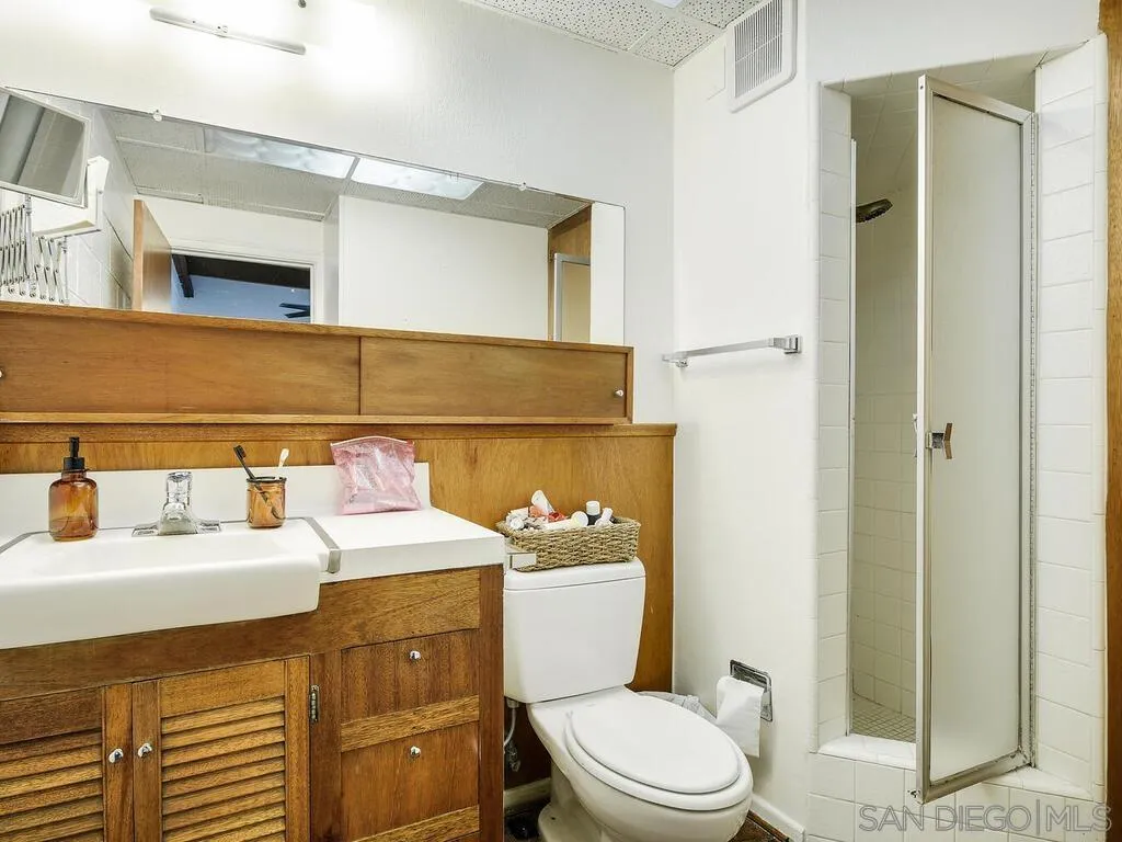 810-818 Venice Ct