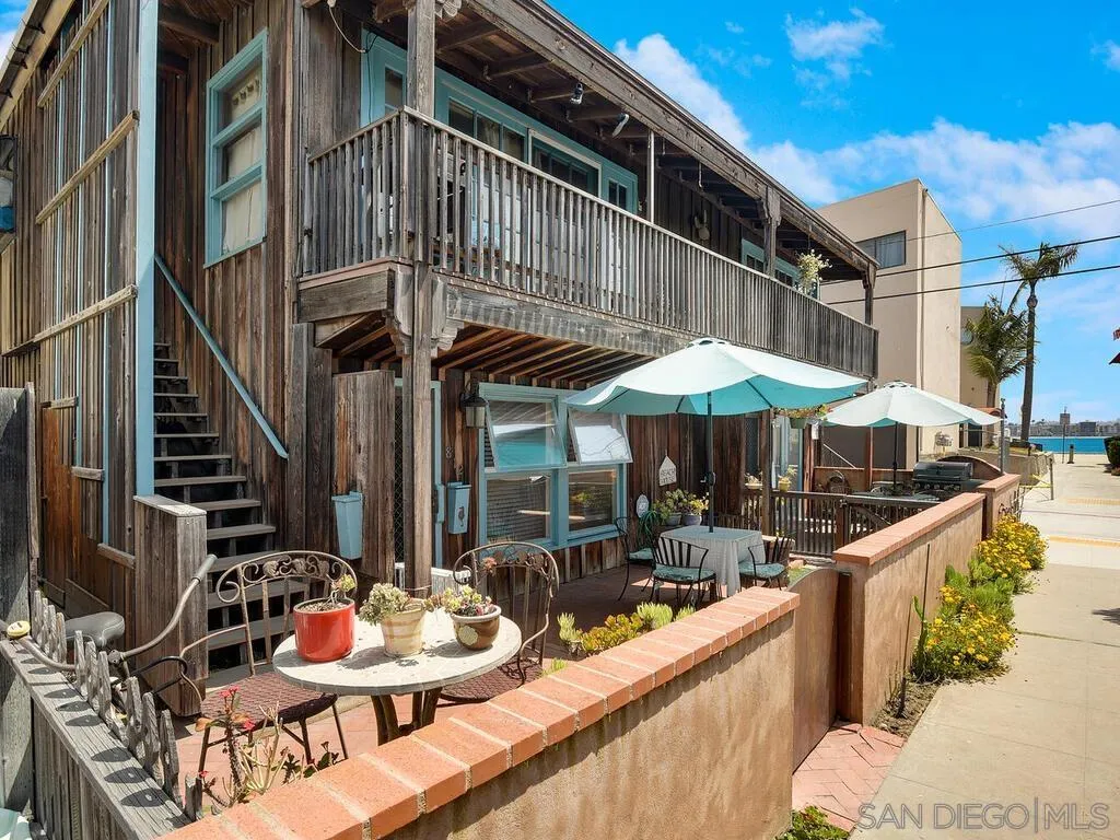 810-818 Venice Ct