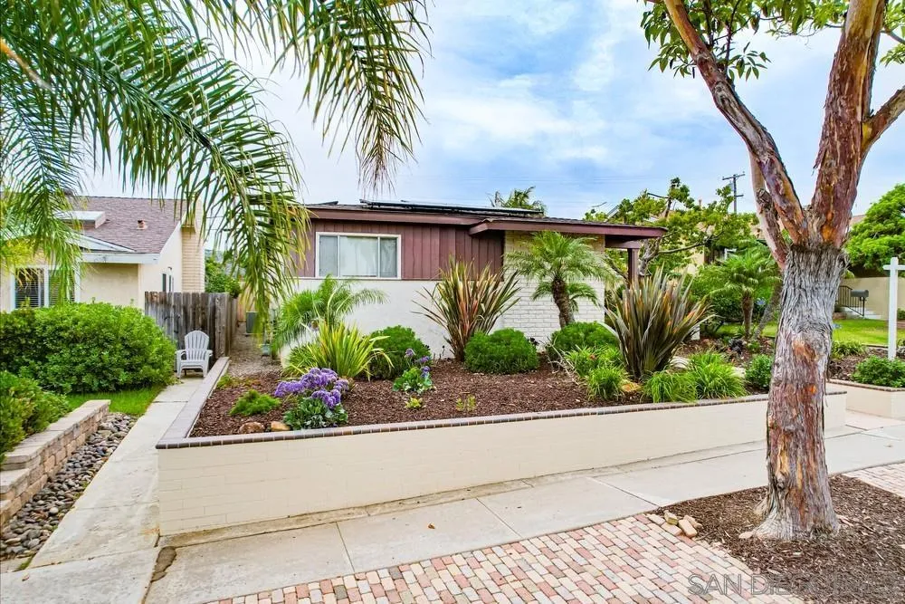 1142 Opal St