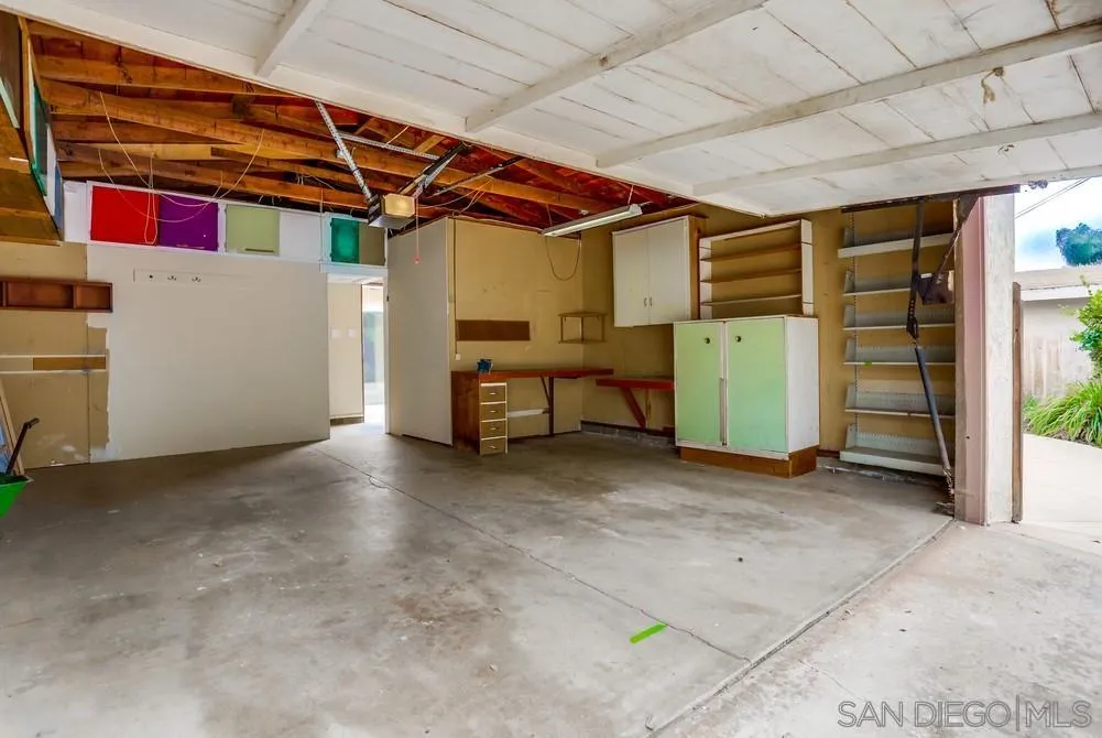 1142 Opal St