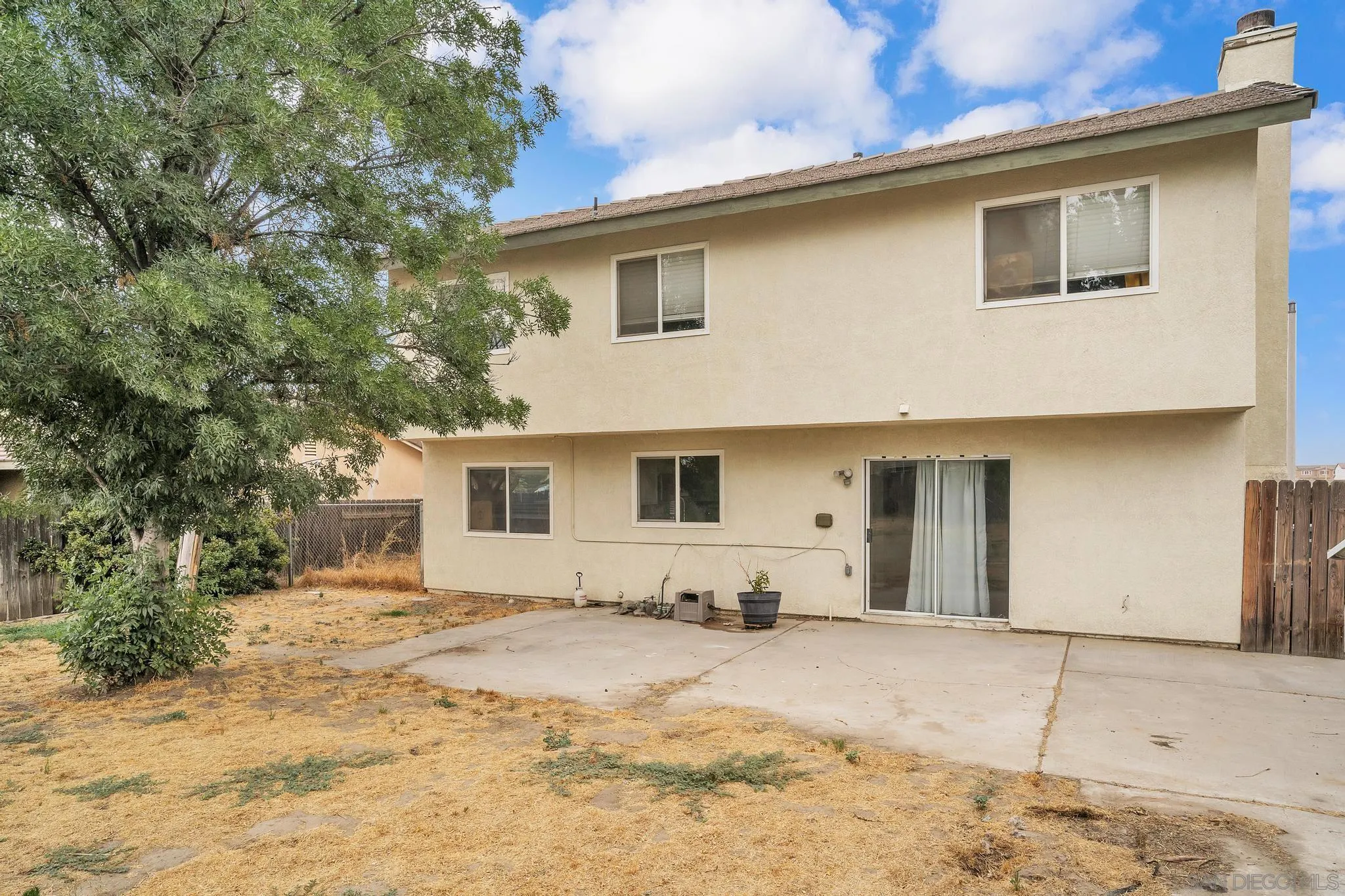 686 Artesian Ave