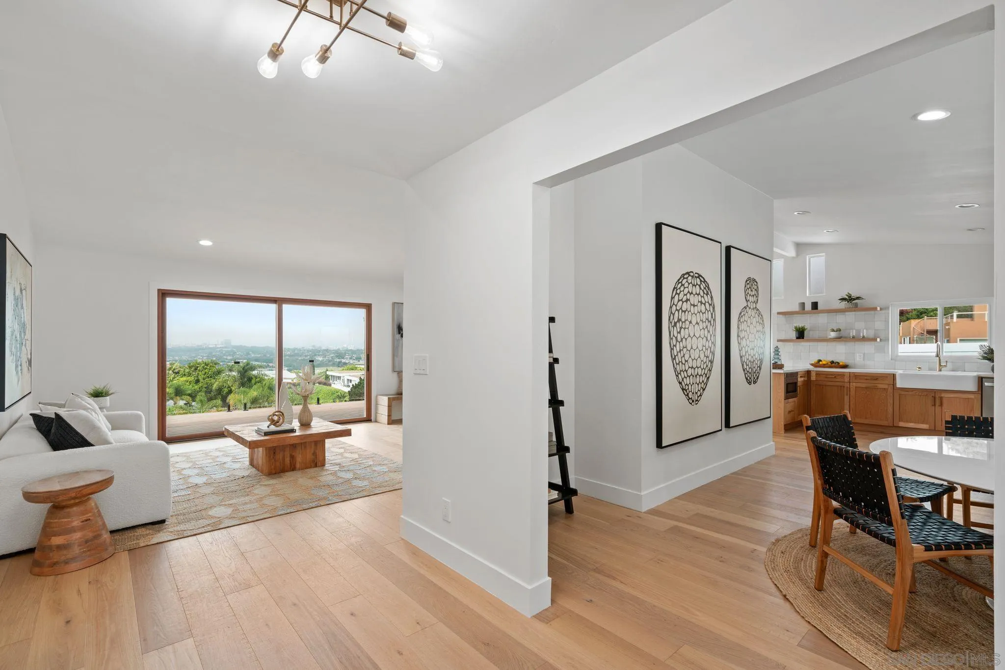 2364 Rue Adriane