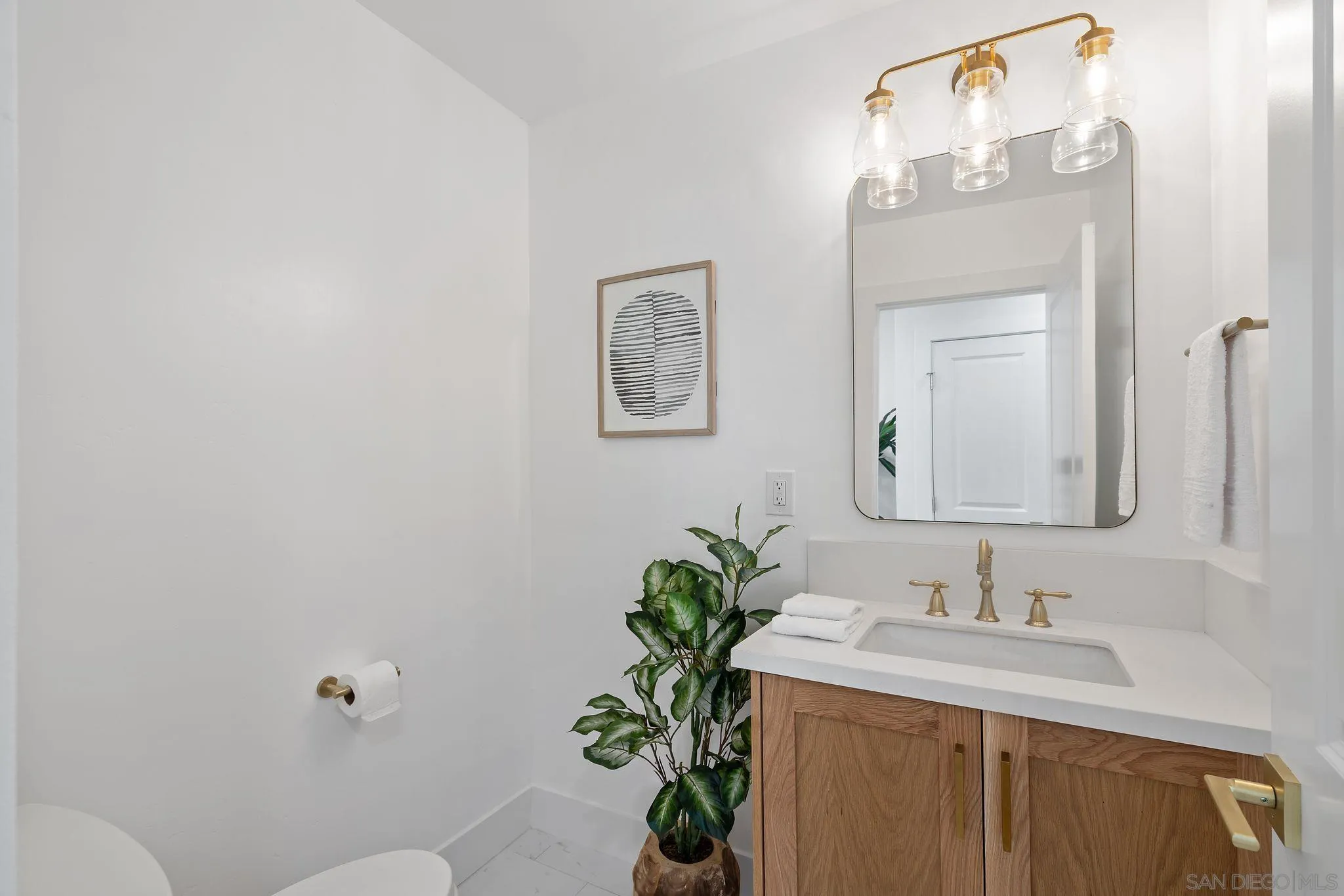 2364 Rue Adriane