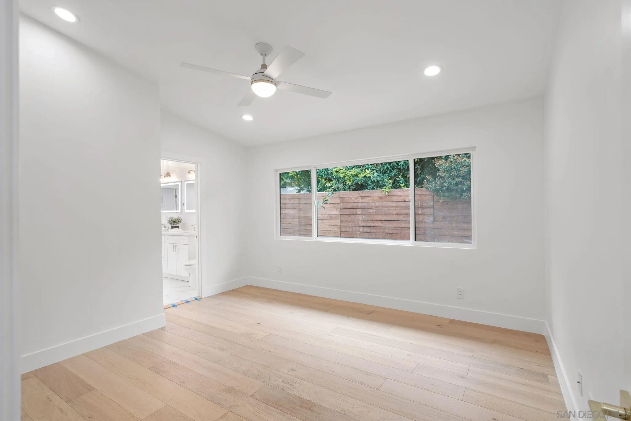2364 Rue Adriane