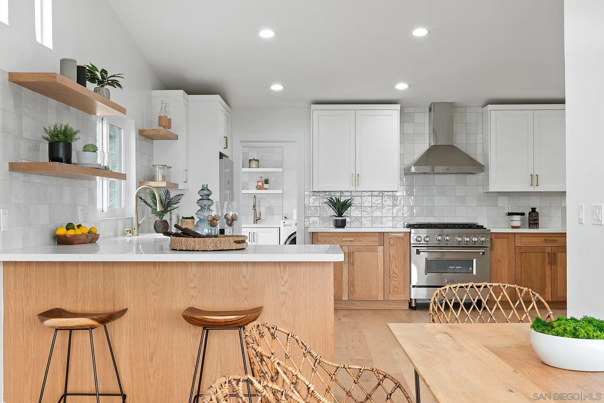 2364 Rue Adriane