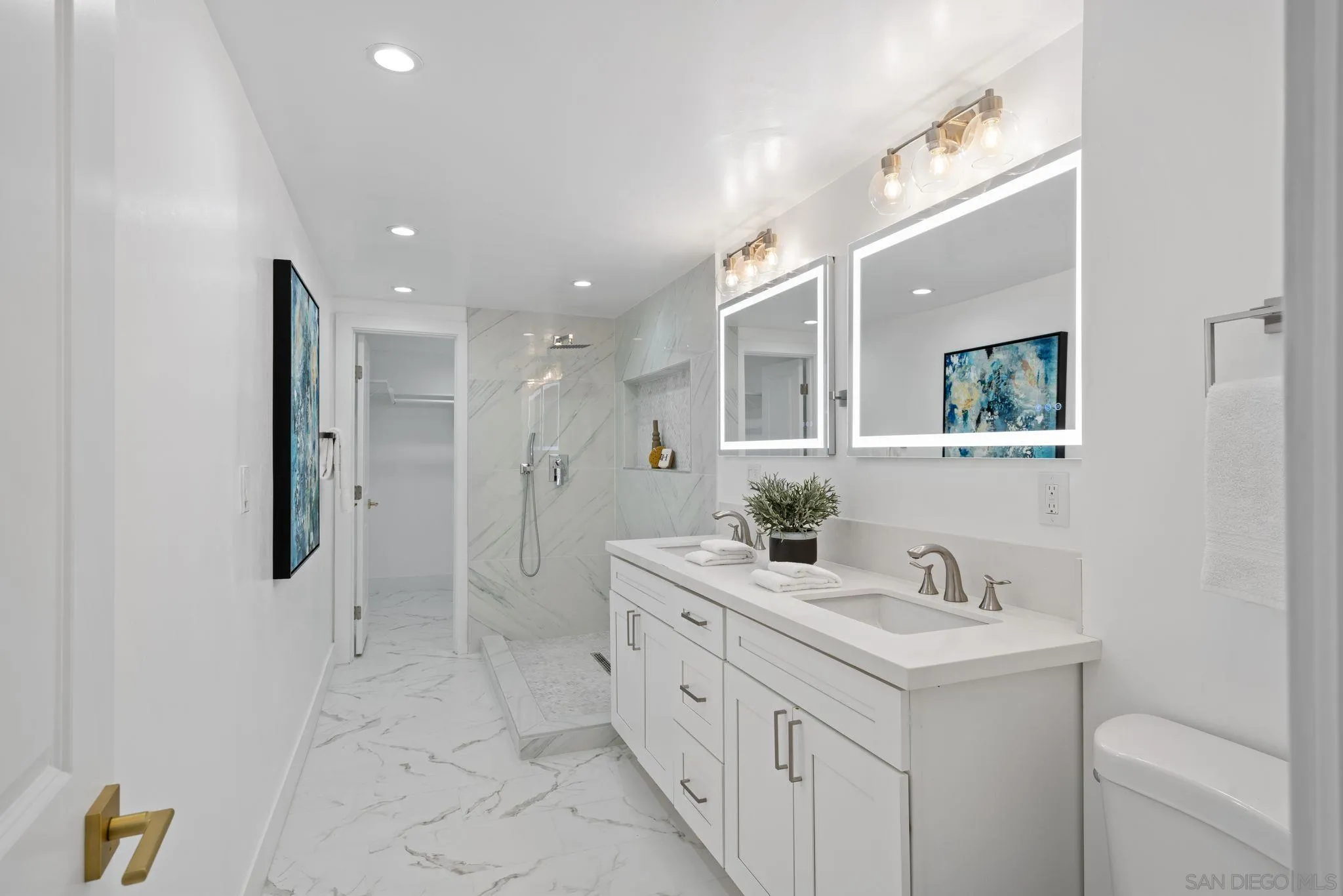 2364 Rue Adriane