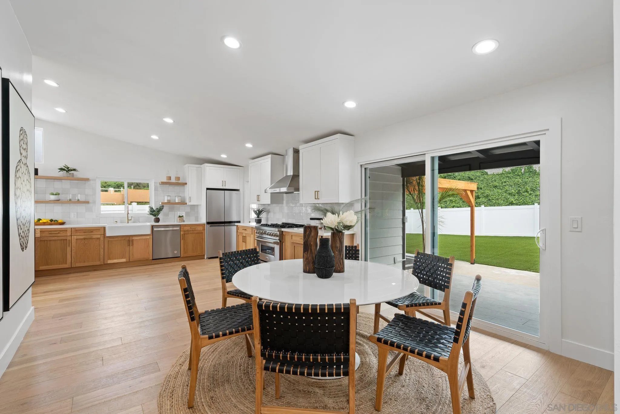 2364 Rue Adriane