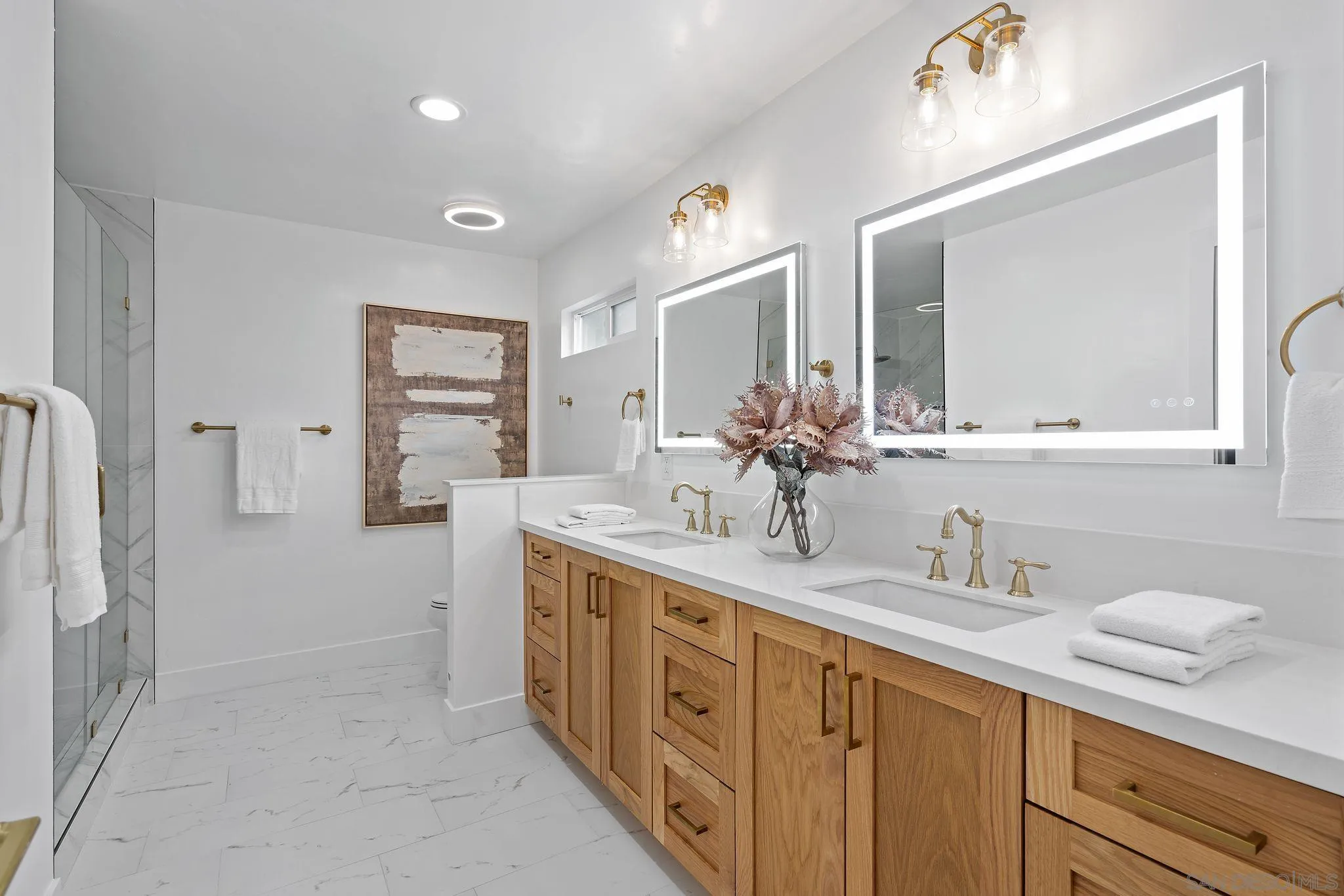 2364 Rue Adriane