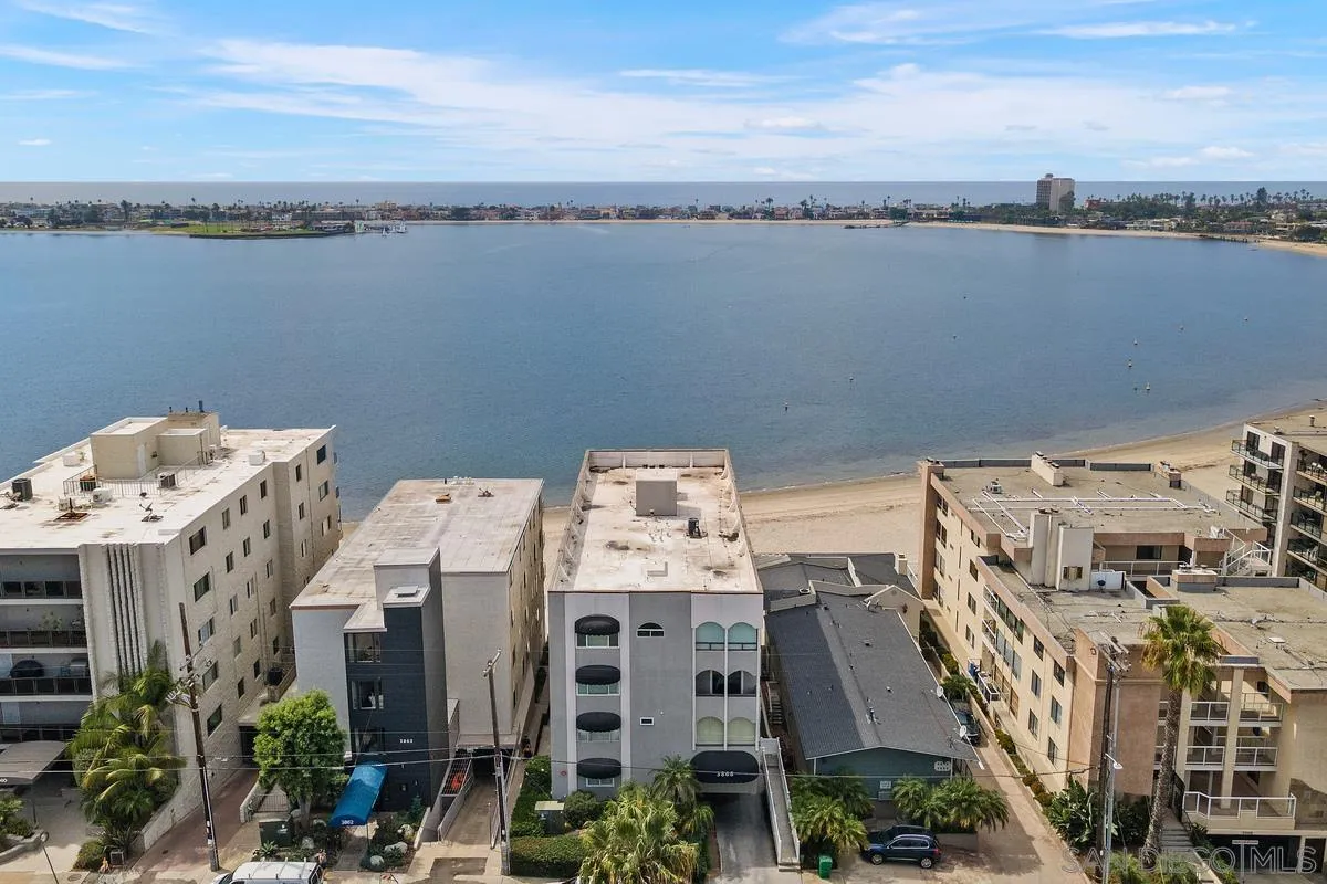 3868 Riviera Dr Unit 3b