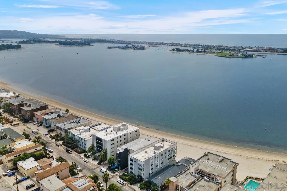 3868 Riviera Dr Unit 3b
