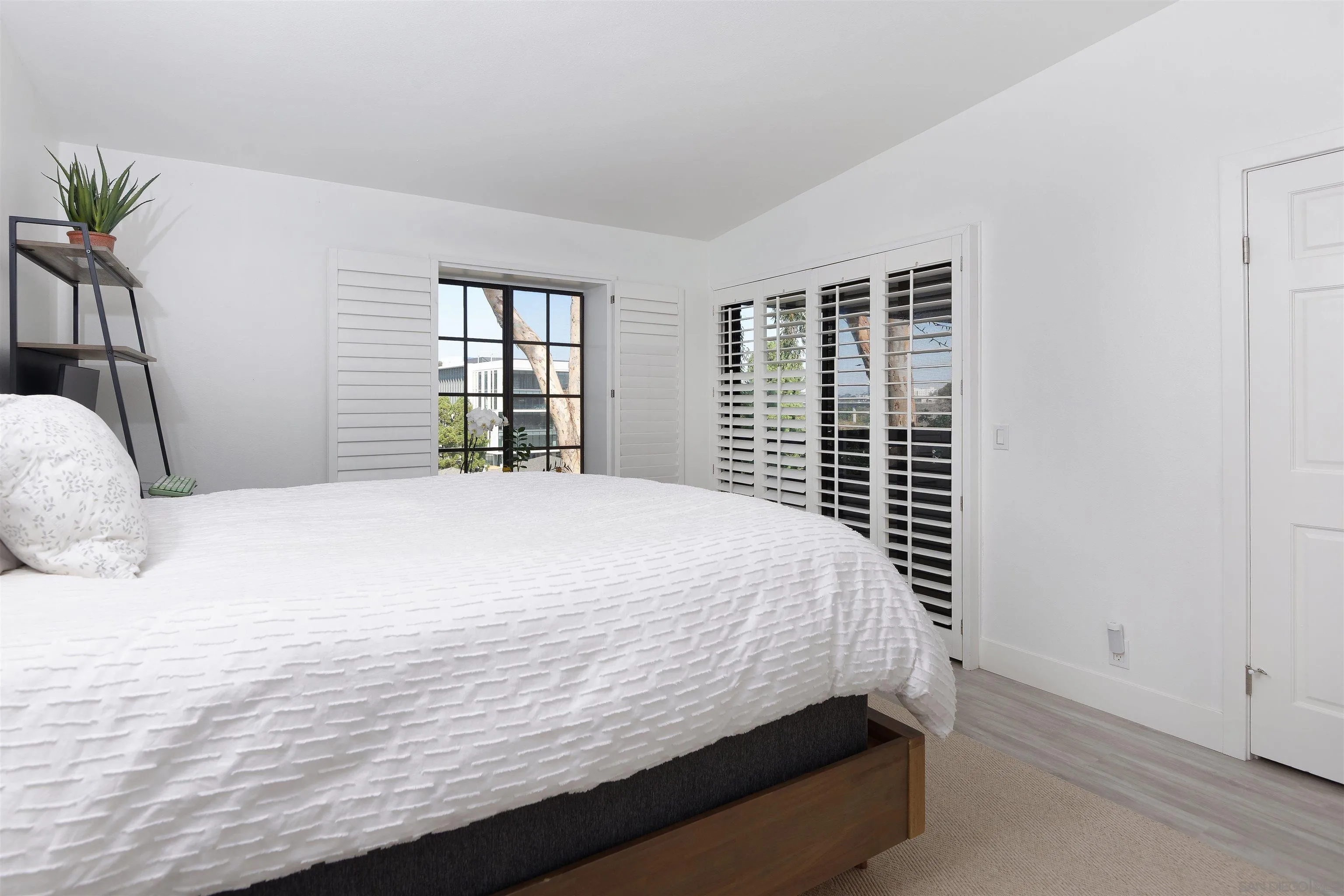 8870 Villa La Jolla Dr Unit: 303