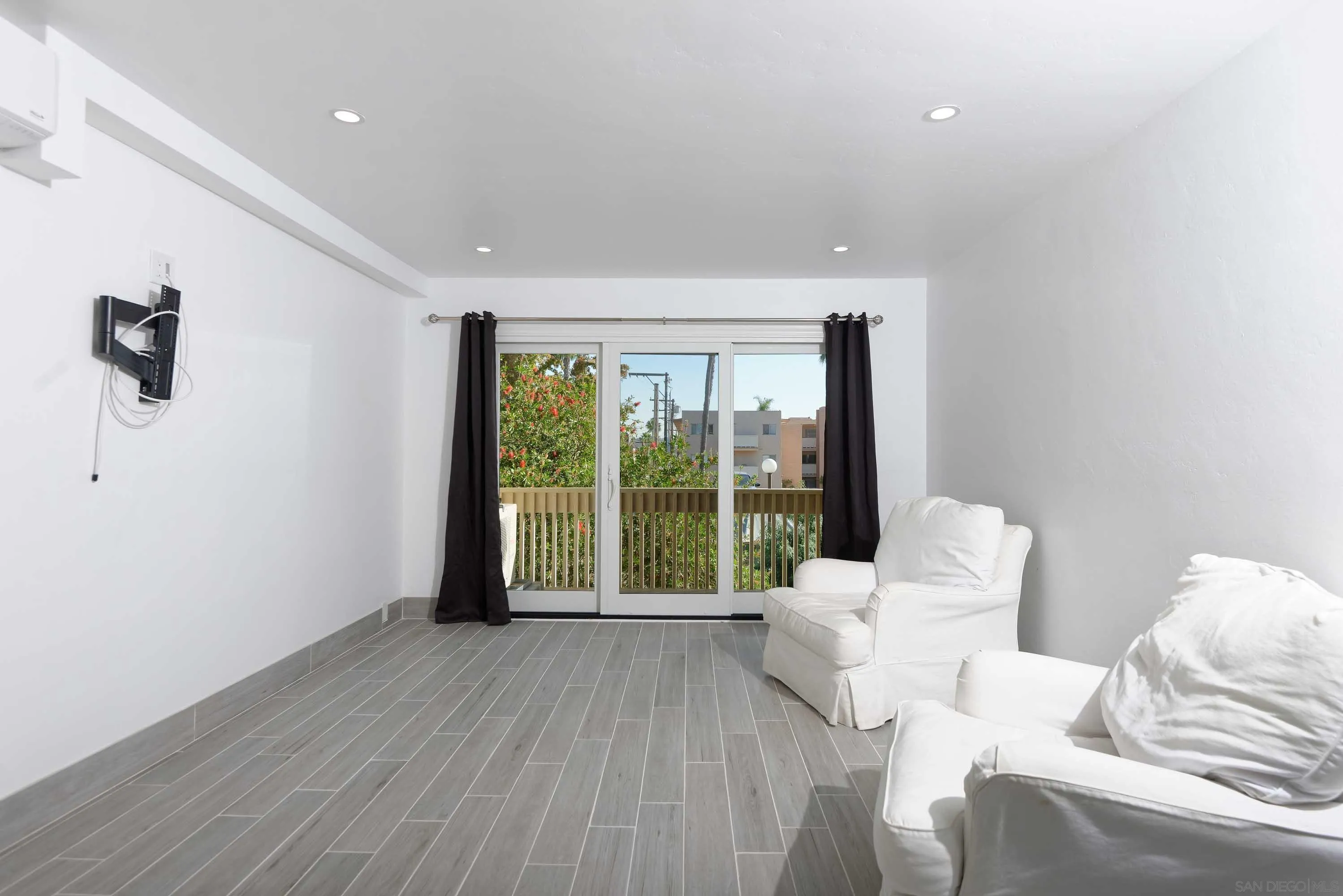 1885 Diamond St Unit 213