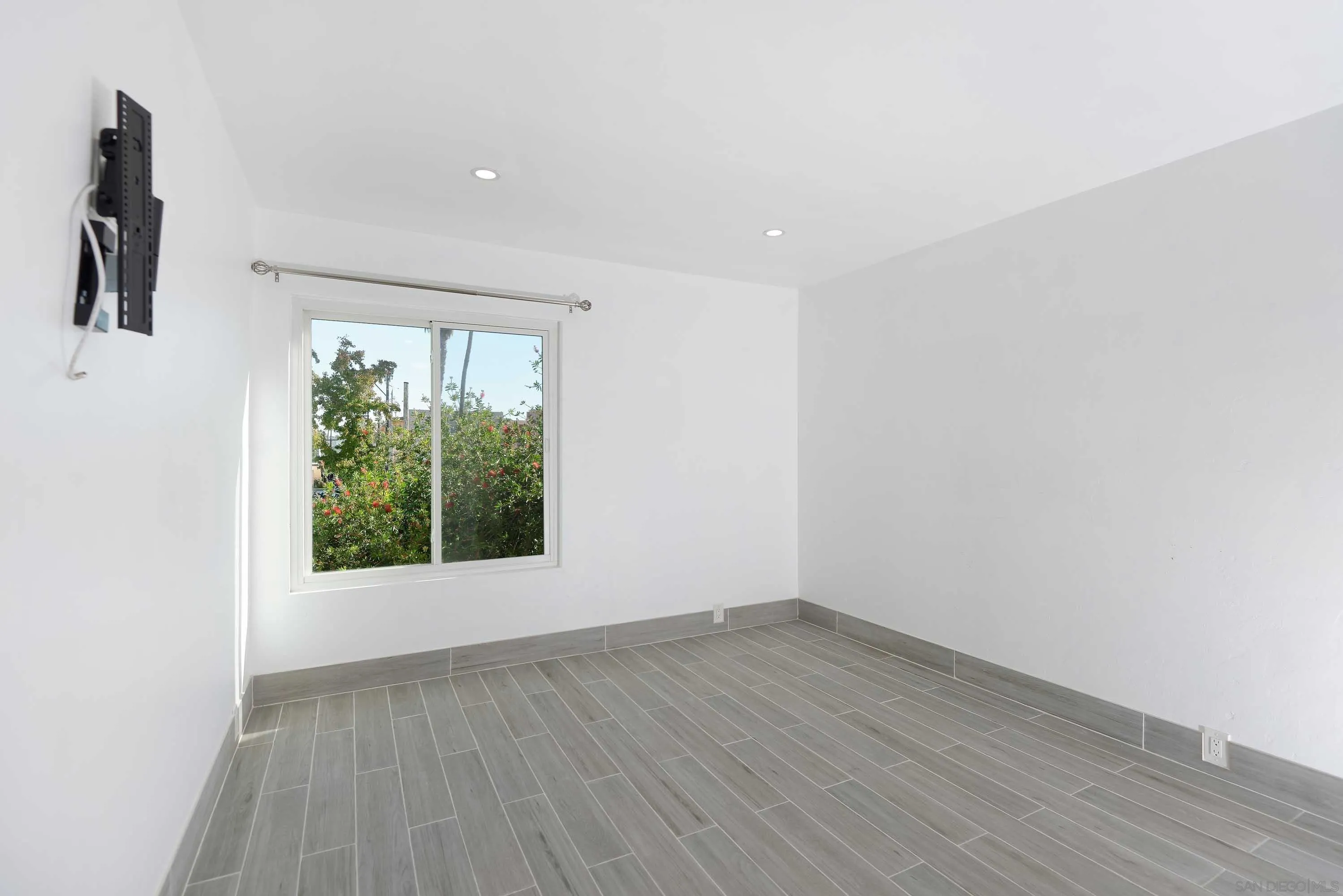 1885 Diamond St Unit 213