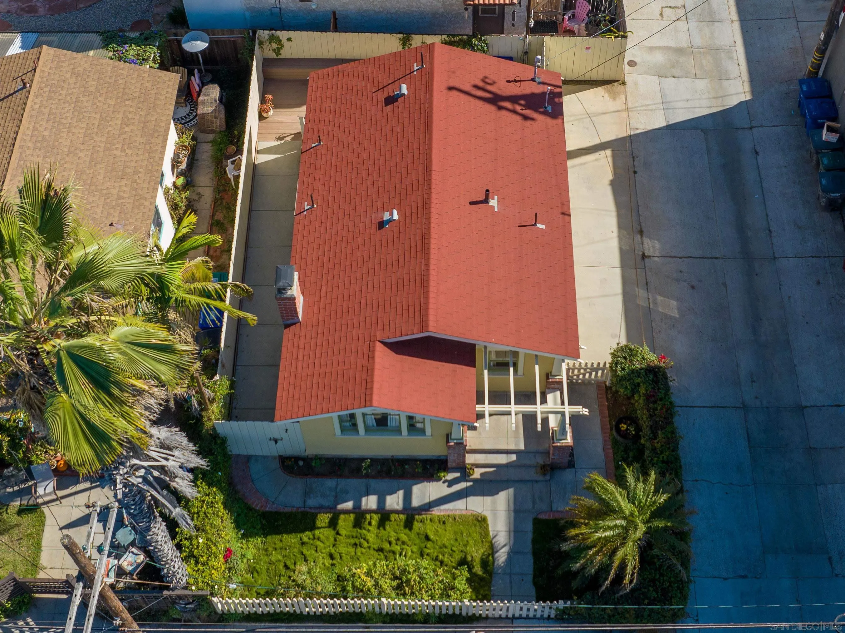 1975 Bacon St