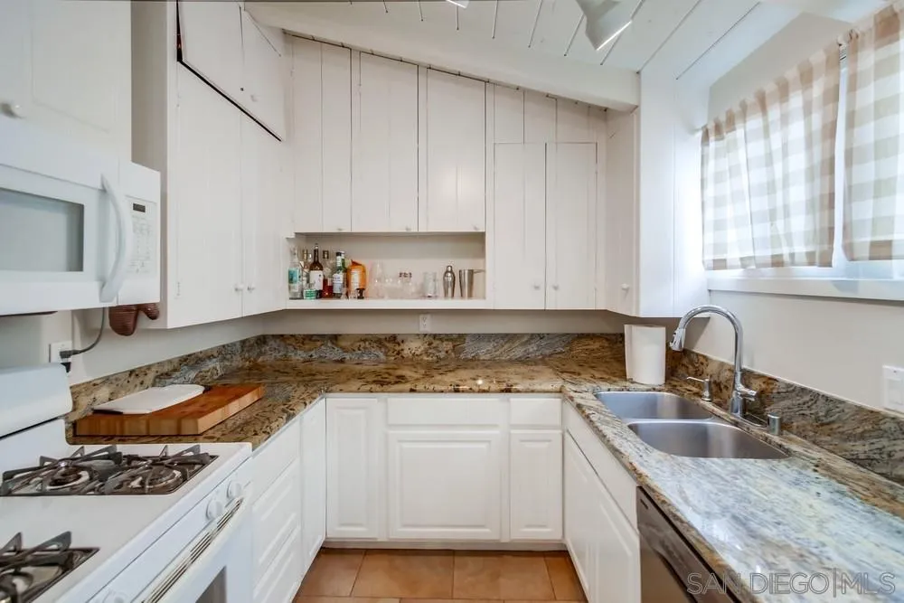 714 Cohasset Ct