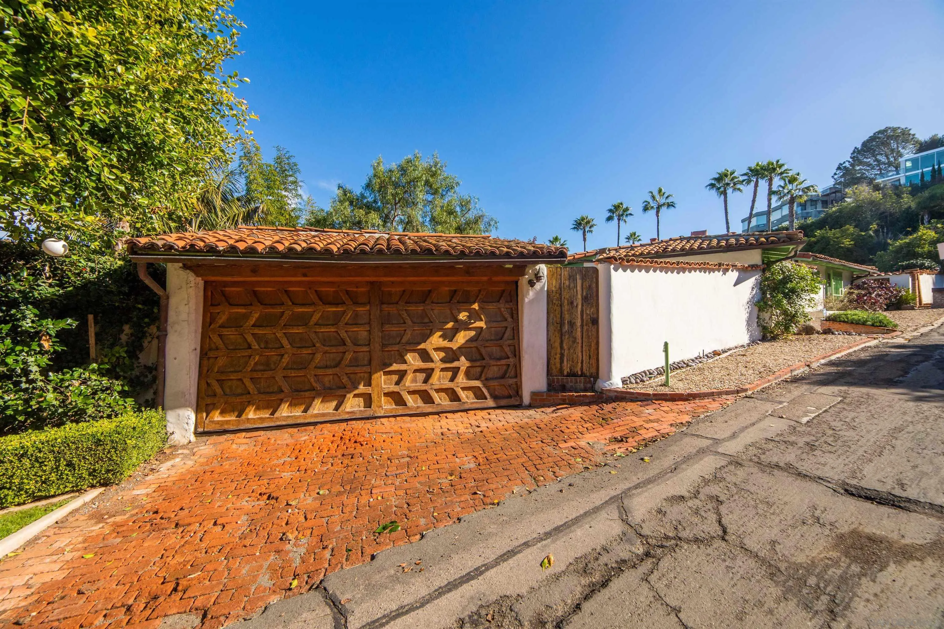 7477 Hillside Dr