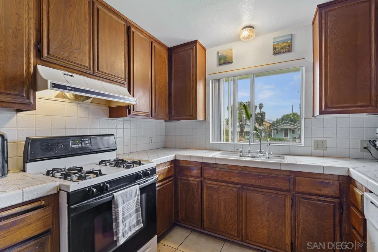 4721-23 Niagara Ave