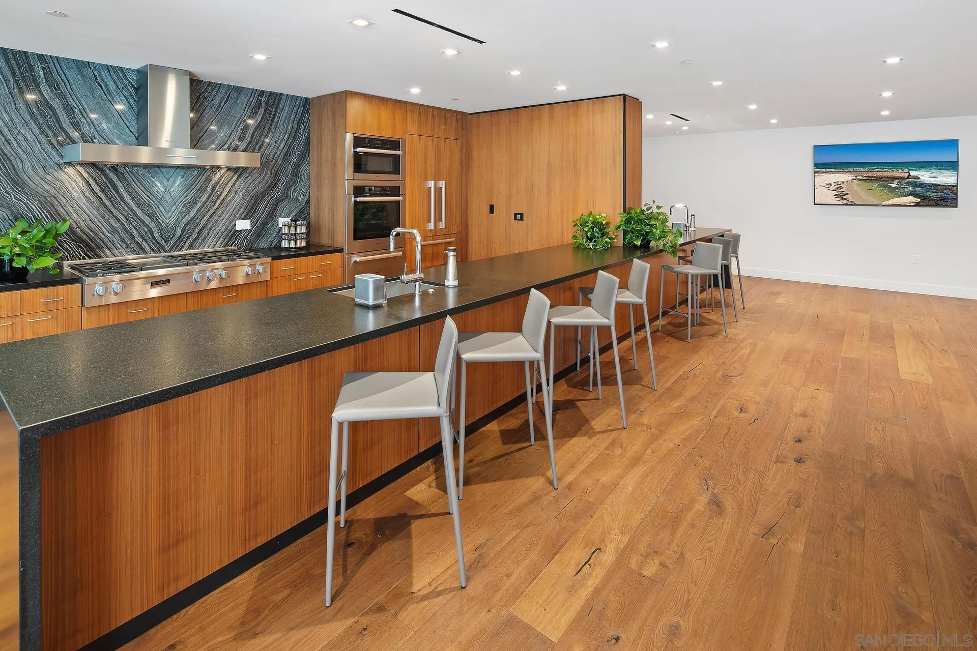 2855 5th Ave Unit 1204