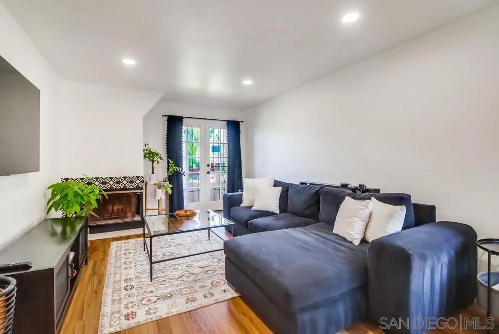4151 34th St Unit 1