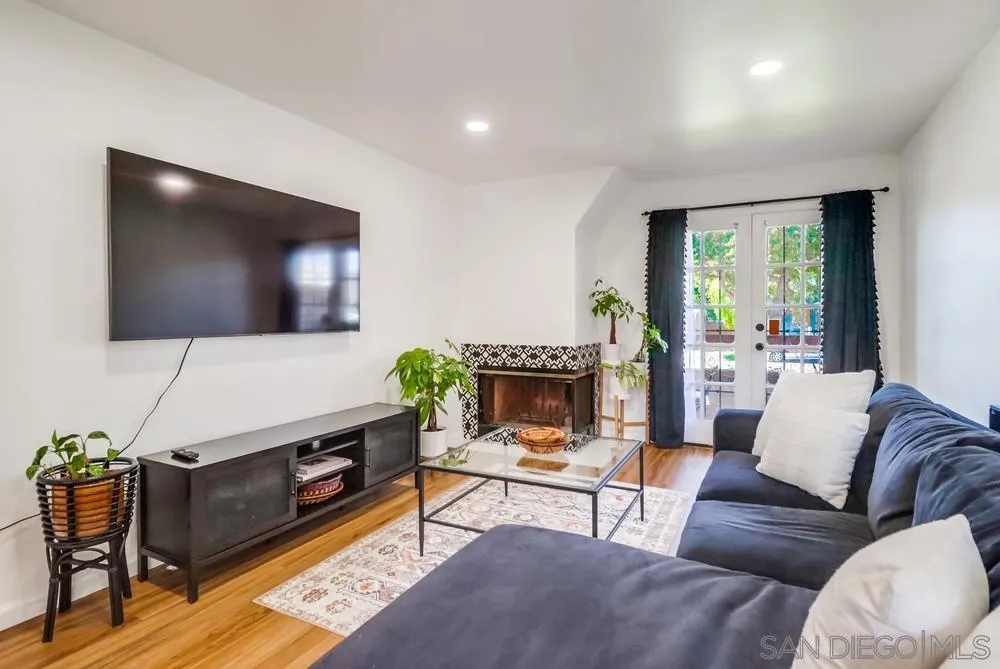 4151 34th St Unit 1