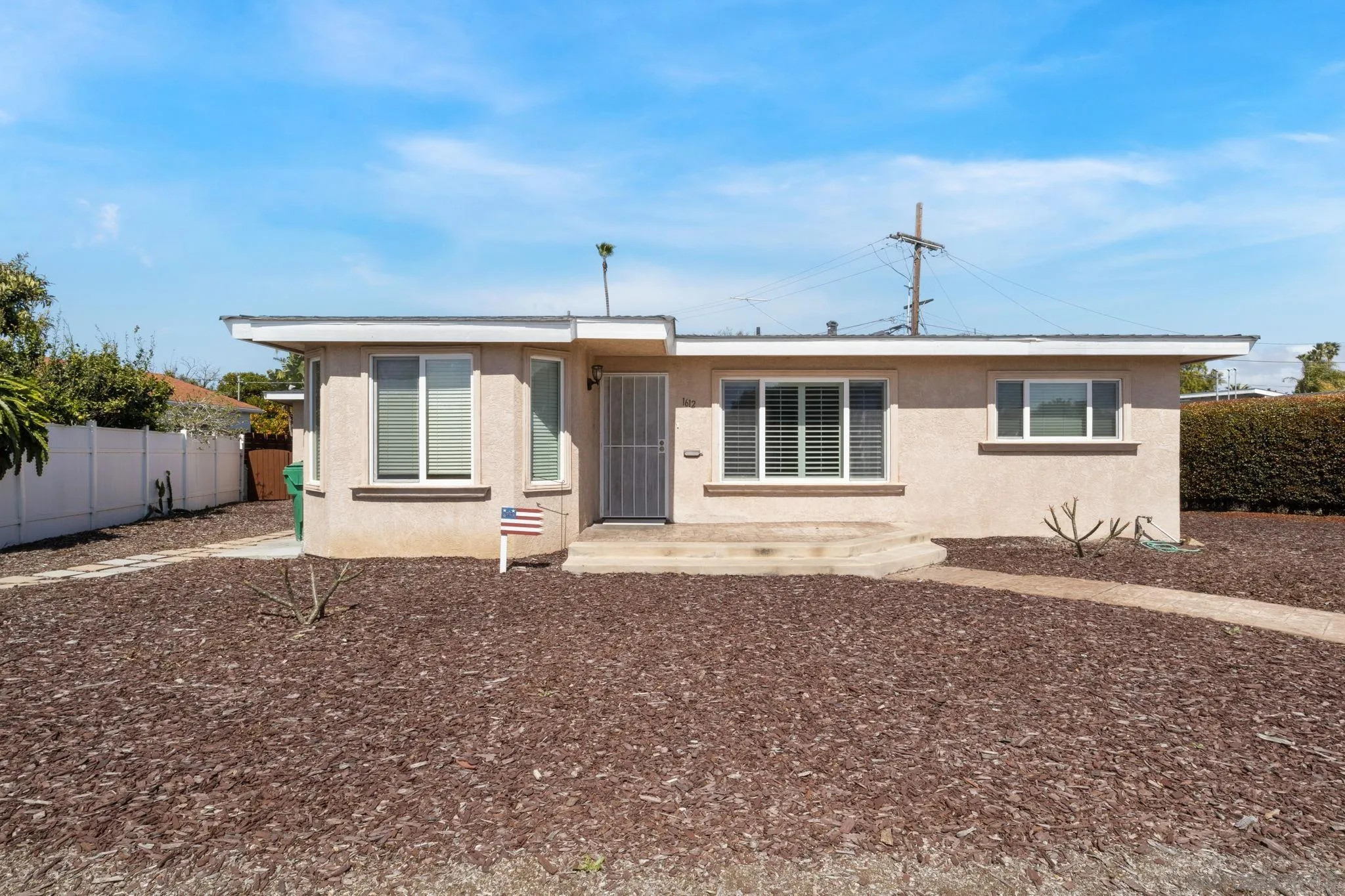 1612 Chatsworth Blvd