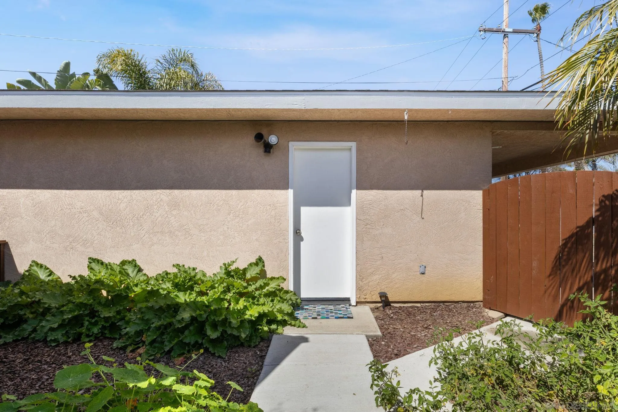 1612 Chatsworth Blvd