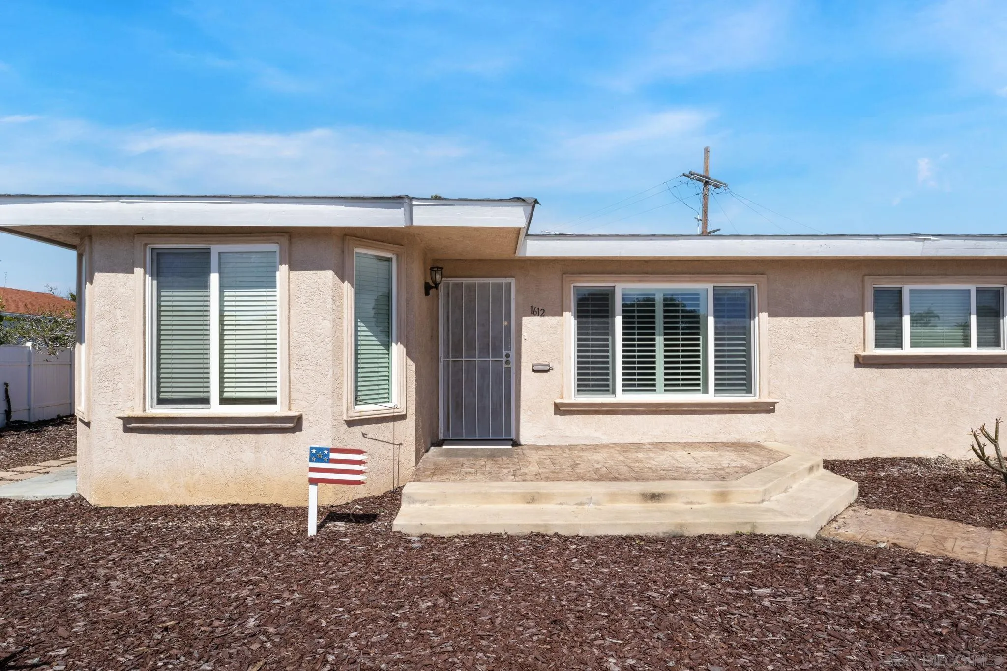 1612 Chatsworth Blvd