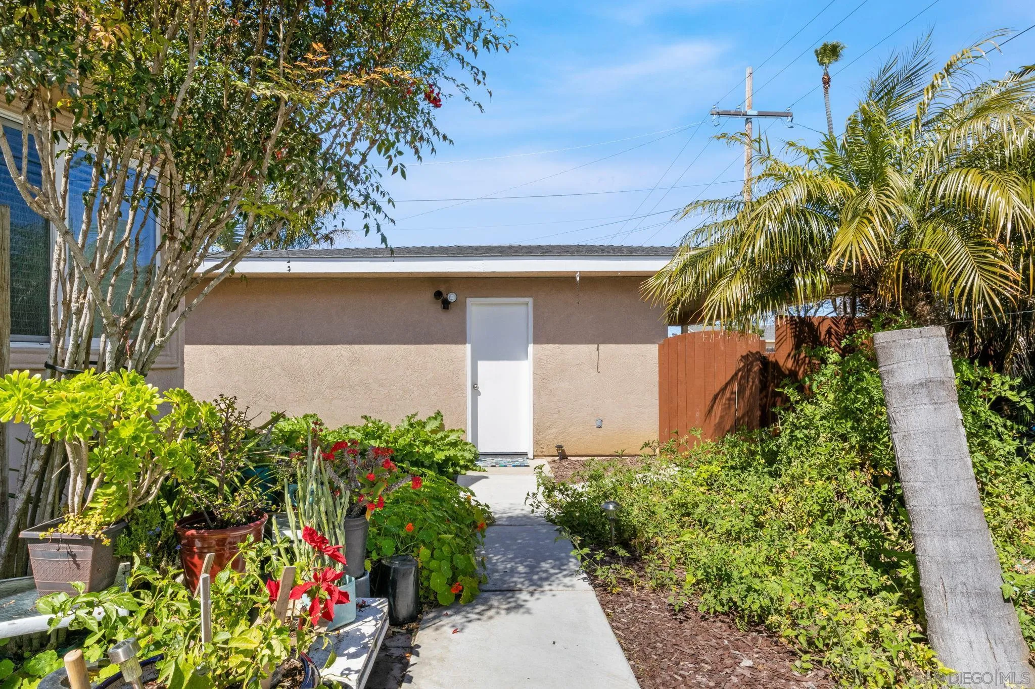 1612 Chatsworth Blvd