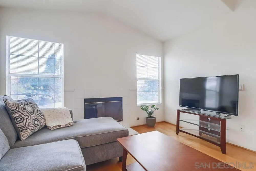 303 Brookview Ct