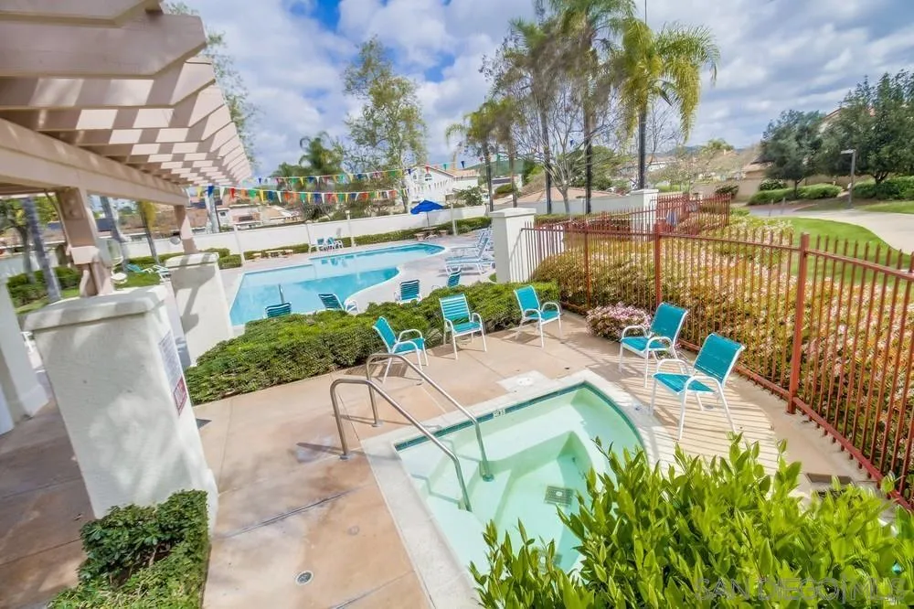 303 Brookview Ct